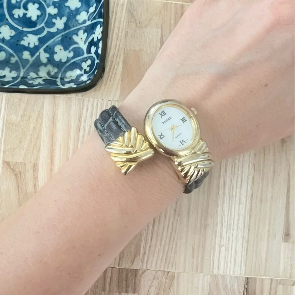 Vintage style Pedre ladies gold tone cuff bracelet watch NEW BATTERY